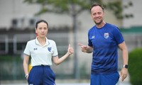 Nữ trưởng đoàn bóng đá Thái Lan thở phào nhẹ nhõm vì sự trùng hợp kinh ngạc
