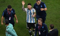 Vì sao Messi không ăn mừng cùng đồng đội sau trận thắng Australia? 