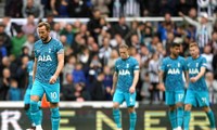 Thua bạc nhược Newcastle 1-6, Tottenham &apos;vẫy cờ trắng&apos; cuộc đua tốp 4