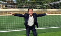 Bầu Hiển làm thủ môn, đích thân xem &apos;lò đào tạo&apos; Quang Hải, Văn Hậu mới cho Hà Nội FC