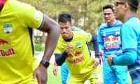 Chưa kịp vui vì có nhà tài trợ mới, HAGL đứng trước nguy cơ bị cấm sân ở V-League 2023 