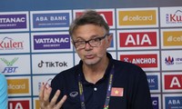 HLV Philippe Troussier: &apos;Nếu muốn vô địch, không được sợ hay lảng tránh đối thủ nào&apos;