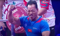 Khoảnh khắc chiến thắng kịch tính và đầy cảm xúc để đoạt HCV thế giới của lực sĩ Lê Văn Công