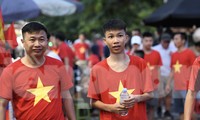 Sau cơn mưa, người hâm mộ Phú Thọ quyết nhuộm đỏ sân Việt Trì, cổ vũ U23 Việt Nam