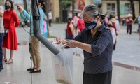 Cây &apos;ATM gạo&apos; miễn phí cho người nghèo đầu tiên tại Hà Nội
