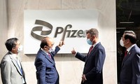 Chủ tịch nước Nguyễn Xuân Phúc thăm và làm việc tại Công ty Pfizer