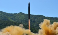 Tên lửa Hwasong-14 Triều Tiên phóng thử ngày 4/7. Ảnh: Reuters/KCNA.
