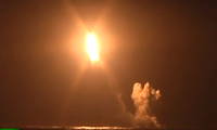 Tàu ngầm Nga khai hoả 4 tên lửa đạn đạo liên lục địa Bulava