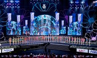 Màn đồng diễn bikini của 59 thí sinh tại Bán kết toàn quốc Hoa hậu Việt Nam