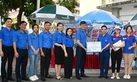 Bí thư Thường trực T.Ư Đoàn Bùi Quang Huy thăm đội hình tiếp sức mùa thi tại Lào Cai