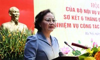 Bộ trưởng Nội vụ: Sớm hoàn thiện lộ trình cải cách chính sách tiền lương