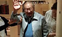 Kim Dung trong ngày sinh nhật 90 tuổi. 