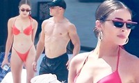 Hoa hậu Olivia Culpo khoe body &apos;cực phẩm&apos; với bikini bé xíu bên trai lạ