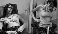 Con gái siêu mẫu của Cindy Crawford &apos;thả rông&apos; táo bạo