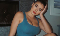 Cô gái 2k Kalani Hilliker dáng tròn đầy căng tràn sức sống