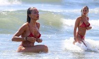 &apos;Tình một đêm&apos; của Cristiano Ronaldo phô diễn body nóng bỏng với bikini