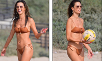 Cựu &apos;thiên thần nội y&apos; Alessandra Ambrosio quá đẹp và quyến rũ ở biển