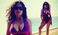 &apos;Bom gợi cảm&apos; Salma Hayek khoe 3 vòng siêu nóng bỏng