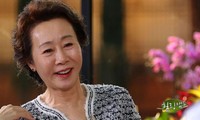 Nữ diễn viên Hàn Quốc 74 tuổi đi vào lịch sử châu Á nhờ thắng tại giải ‘tiền Oscar’
