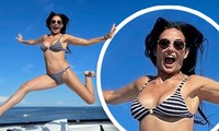 Minh tinh Demi Moore tung ảnh bikini ở tuổi U60 gây &apos;bão&apos; mạng