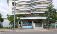 Một nhân viên dắt theo con gái đến khu du lịch công tác. Ảnh C.H