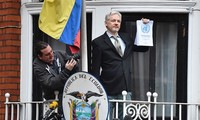 Ông chủ WikiLeak và cơ hội mong manh ở lại đại sứ quán Ecuador tại London.