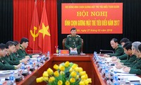Trung tướng Lê Hiền Vân - Phó Chủ nhiệm Tổng Cục Chính trị QĐND Việt Nam, Chủ tịch Hội đồng Bình chọn Gương mặt trẻ tiêu biểu toàn quân chủ trì hội nghị. Ảnh: Xuân Tùng.