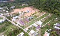 Một quả đồi bị “tùng xẻo” để phân lô, bán nền ở Phú Quốc. Ảnh: Nhật Huy