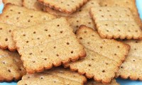 Tại sao trên mặt bánh quy có những lỗ nhỏ li ti?