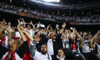 Barca phát hiện ra &apos;nội gián&apos; bán lại hàng ngàn vé cho CĐV Frankfurt 