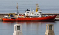 Tàu cứu hộ Aquarius đang bị nghi ngờ xả rác thải độc hại xuống vùng biển Italia
