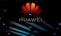 Logo của Huawei trong một cuộc triển lãm tại Thượng Hải. 'Gã khổng lồ' công nghệ Trung Quốc hiện đang 'nằm trong tầm ngắm' của tình báo Mỹ