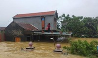 Hàng chục xã ở Quảng Bình - Huế ngập sâu trong nước, hồ thủy điện ào ạt xả lũ