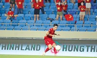 Văn Hậu băng gối thi đấu ở trận thắng 3-1 của đội tuyển Việt Nam trước Malaysia, Vòng loại thứ 2 World Cup 2022 