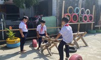 Từ bãi đất trống thường xuyên bị lấn chiếm, sân chơi vừa được xây dựng trên đường Nguyễn Văn Cừ (phường Hòa Hiệp Bắc, quận Liên Chiểu) là nơi các em nhỏ vui chơi, giải trí sau giờ học. Ảnh: Giang Thanh