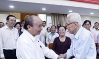 Chủ tịch nước Nguyễn Xuân Phúc gặp gỡ cử tri TPHCM ngày 22/11. Ảnh: TTXVN