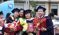 Mẹ Việt của những sinh viên Lào
