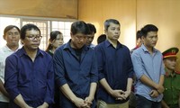 Các bị cáo tại phiên tòa sơ thẩm. Ảnh: Tân Châu
