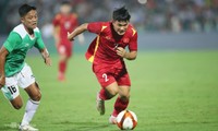  Hậu vệ Văn Xuân trong trận đấu với U23 Indonesia