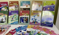 Sách giáo khoa &apos;cõng&apos; chi phí chiết khấu cao