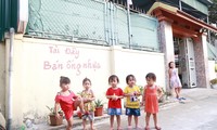 Các cháu nhỏ tại huyện Nghi Xuân, tỉnh Hà Tĩnh 