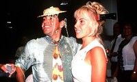 Maradona cùng vợ cũ Claudia tham dự một buổi tiệc tại Italy 