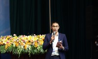 Sinh viên Vũ Đình Hoàng, Phó Chủ tịch Hội Sinh viên khoa Luật, ĐH Quốc gia Hà Nội, trình bày tham luận tại Đại hội. Ảnh: Bình Minh