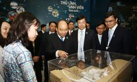 Thủ tướng Nguyễn Xuân Phúc thăm không gian triển lãm tại Đại hội sáng 10/12/2018. ảnh: Như Ý