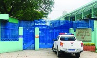 Trung tâm Hỗ trợ xã hội TPHCM luôn “kín cổng cao tường” nên người dân xung quanh rất khó biết những gì đang diễn ra bên trong. ảnh: H.T 