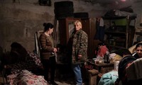 Người dân trong hầm tránh bom ở Stepanakert, thủ phủ của Nagorno-Karabath - Ảnh do Bộ Ngoại giao Armenia cung cấp ngày 28/9 thông qua Reuters 