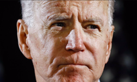 Nếu lên nắm quyền, ông Biden sẽ phải giải quyết nhiều cuộc khủng hoảng cùng lúc. Ảnh: AP 
