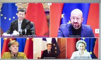 Các lãnh đạo Trung Quốc và EU trên màn hình hội nghị trực tuyến thông báo hoàn tất đàm phán CAI. Ảnh: Euronews 