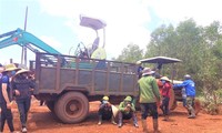 Người dân tụ tập, ngăn cản thi công Nhà máy điện gió Nam Bình 1