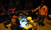 Biệt đội cứu hộ xe máy xuyên Tết